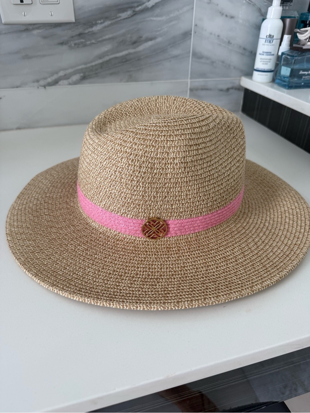 Lilly Pulitzer® Shade Seeker Hat.  Size M/L - Picture 2 of 7